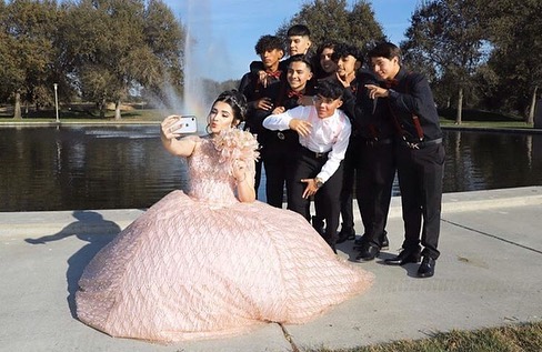 Having Fun While Organizing Your Quince: Reunite with Friends and Family!