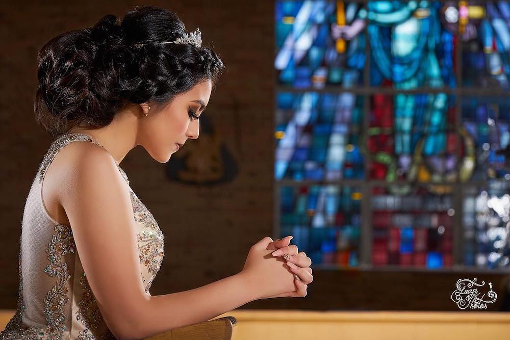For those who are a part of Catholic or other religious communities, having a mass is probably one of the most important quinceanera traditions. Some only have a mass, which is the part of the event that dedicates the young woman to God.