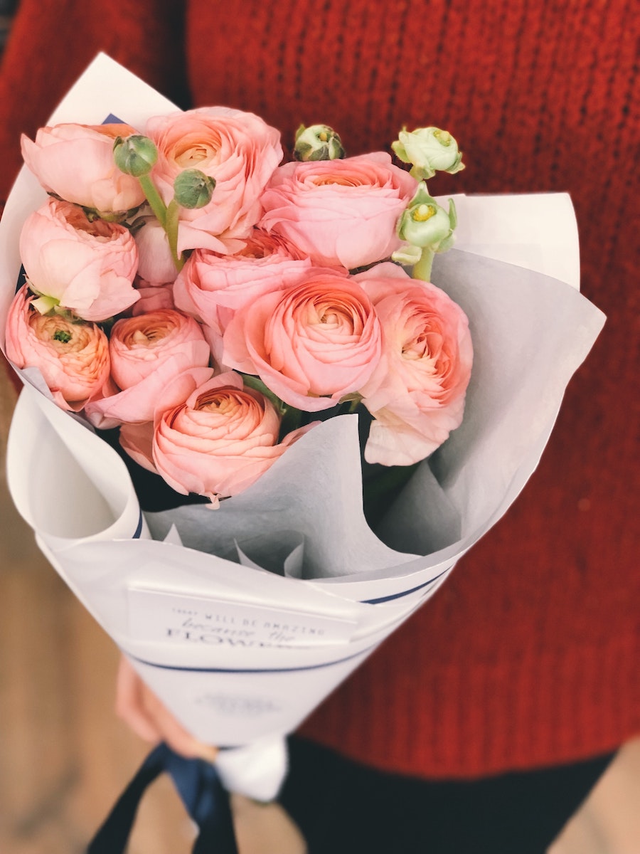 Roses - Show your girls how special they are by sending them a box of roses. You can spell out Dama, Damas, or your friend’s name by attaching tags to the roses.