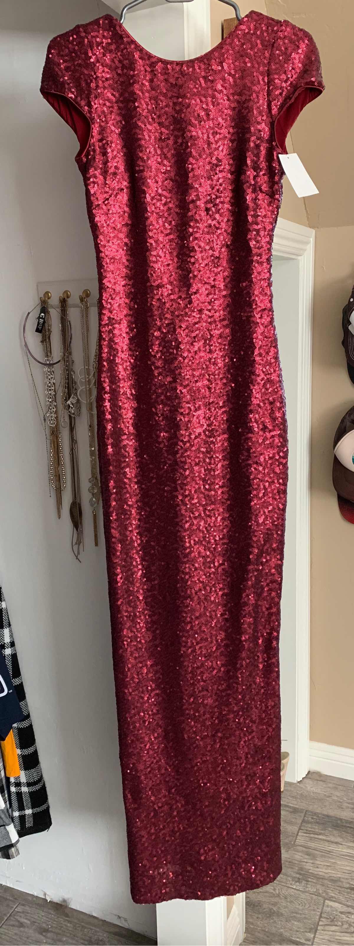 Size 2 Cap Sleeve Red Floor Length Maxi on Queenly