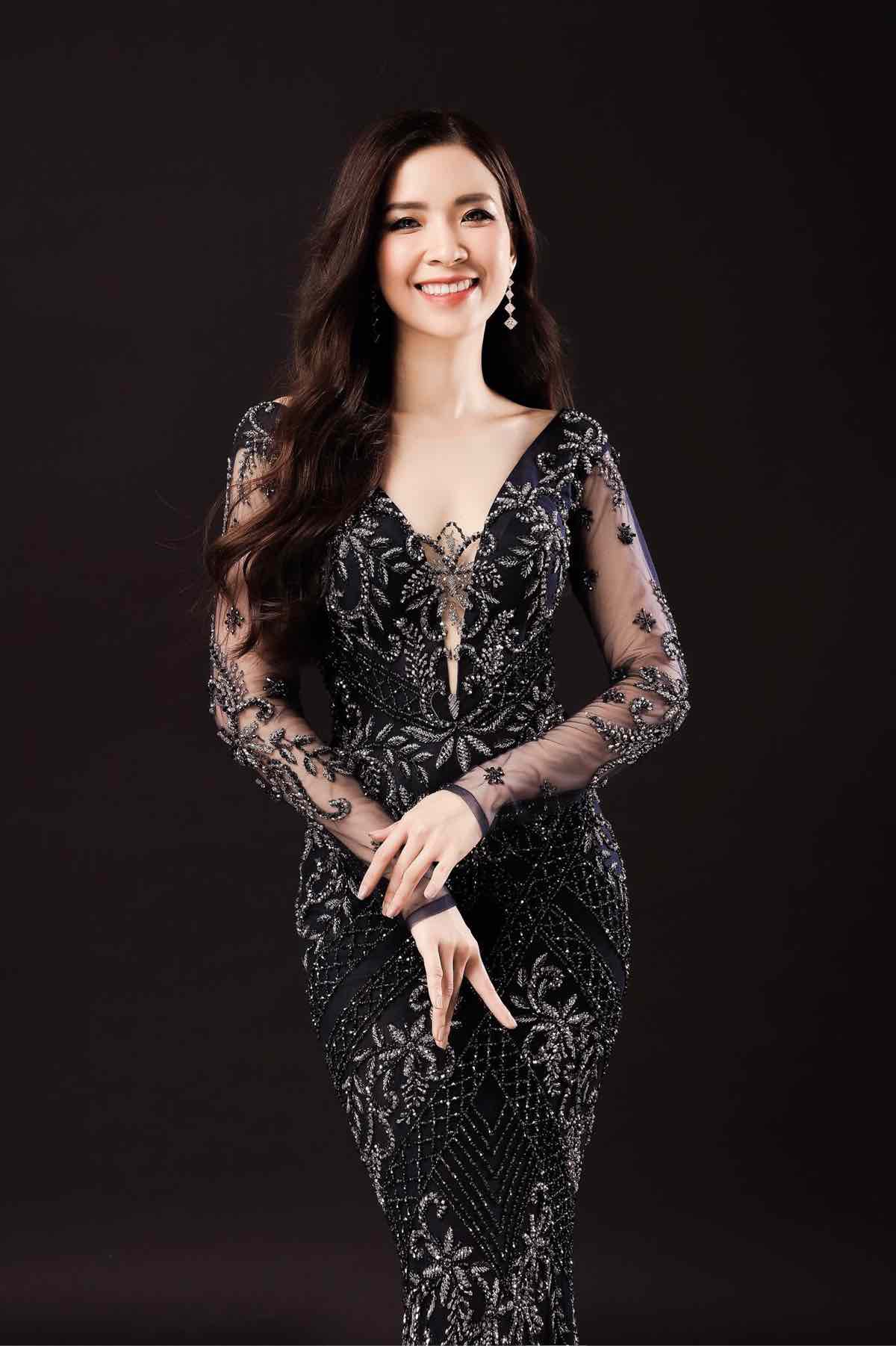 Size 2 Prom Long Sleeve Lace Black Mermaid Dress on Queenly