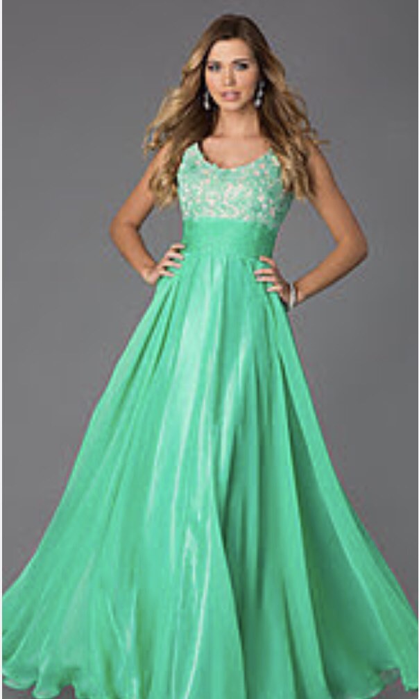 Alyce Paris Green Size 4 Ball gown on Queenly