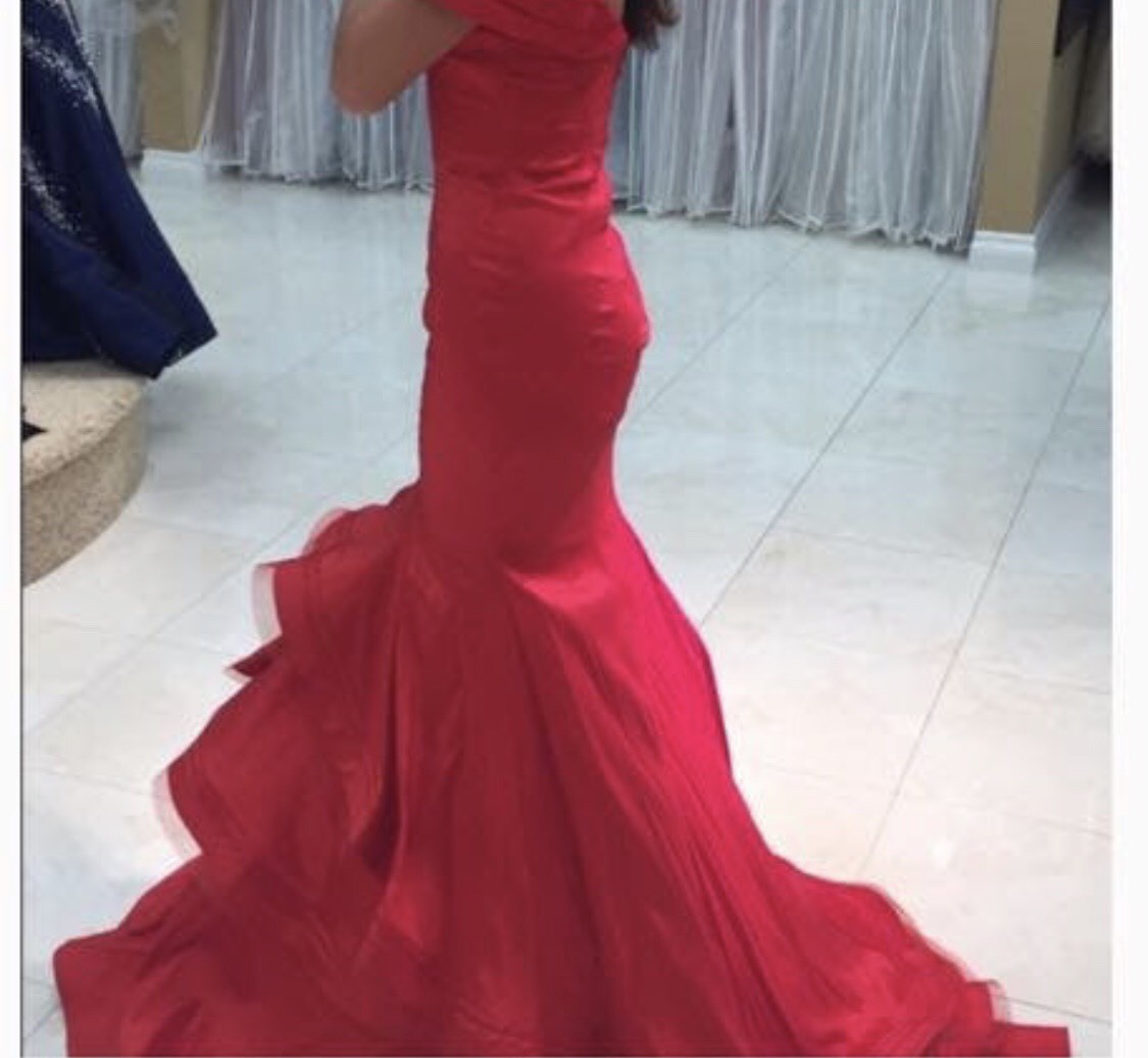 Mac Duggal Size 4 Prom Red Dress With Train on Queenly
