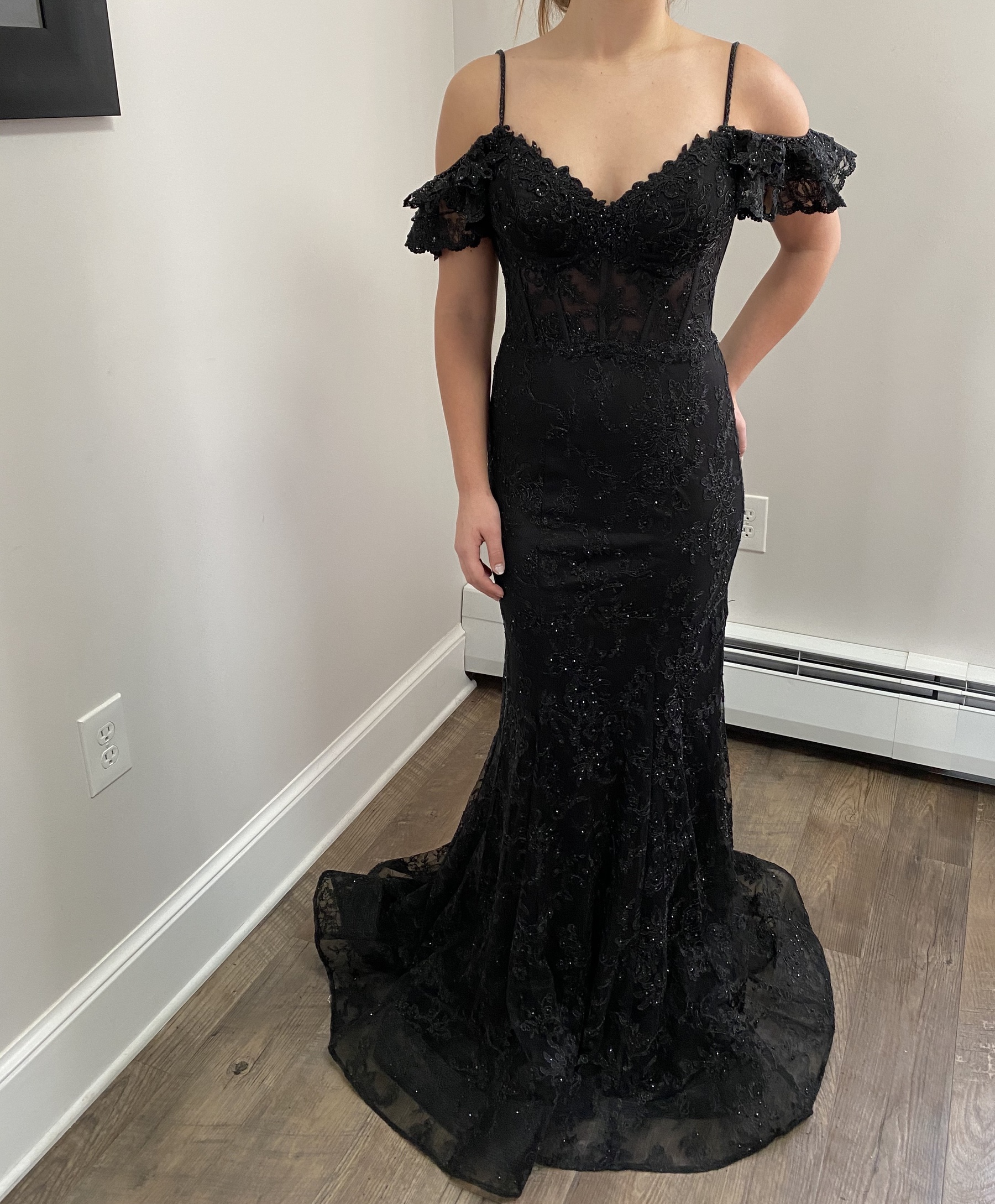 Ellie Wilde Size 4 Prom Black Mermaid Dress on Queenly
