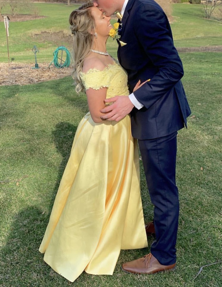 Sherri Hill Size 4 Prom Off The Shoulder Lace Yellow Side Slit Dress on Queenly
