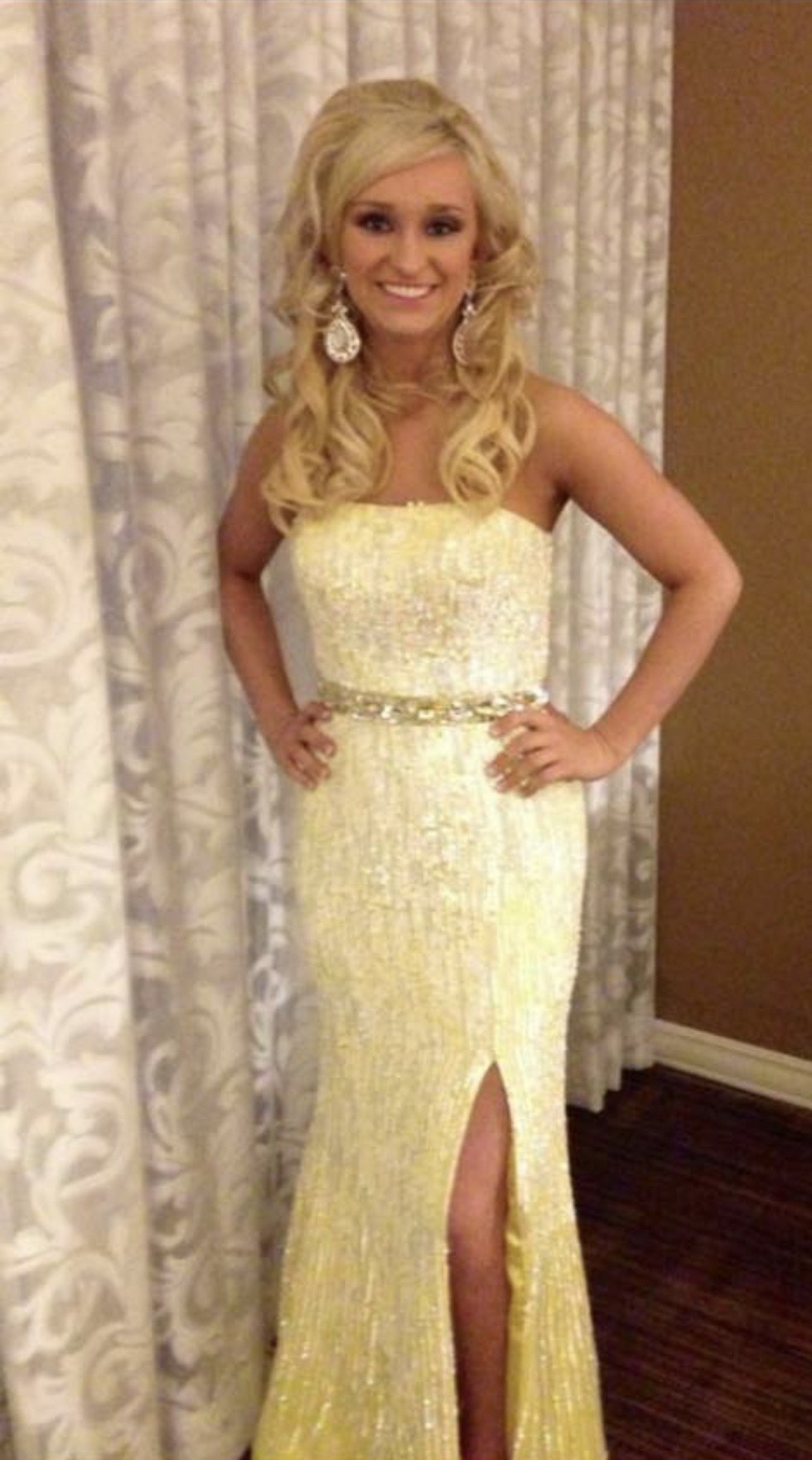 Sherri Hill Size 2 Yellow Dress With Train on Queenly