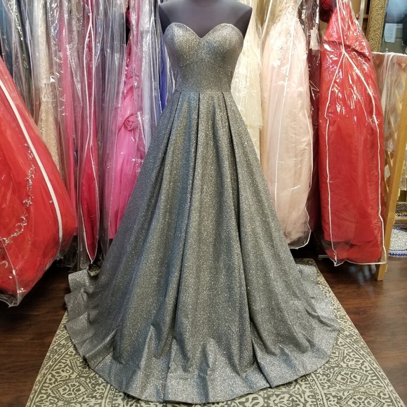 Size 8 Prom Strapless Silver Ball Gown on Queenly