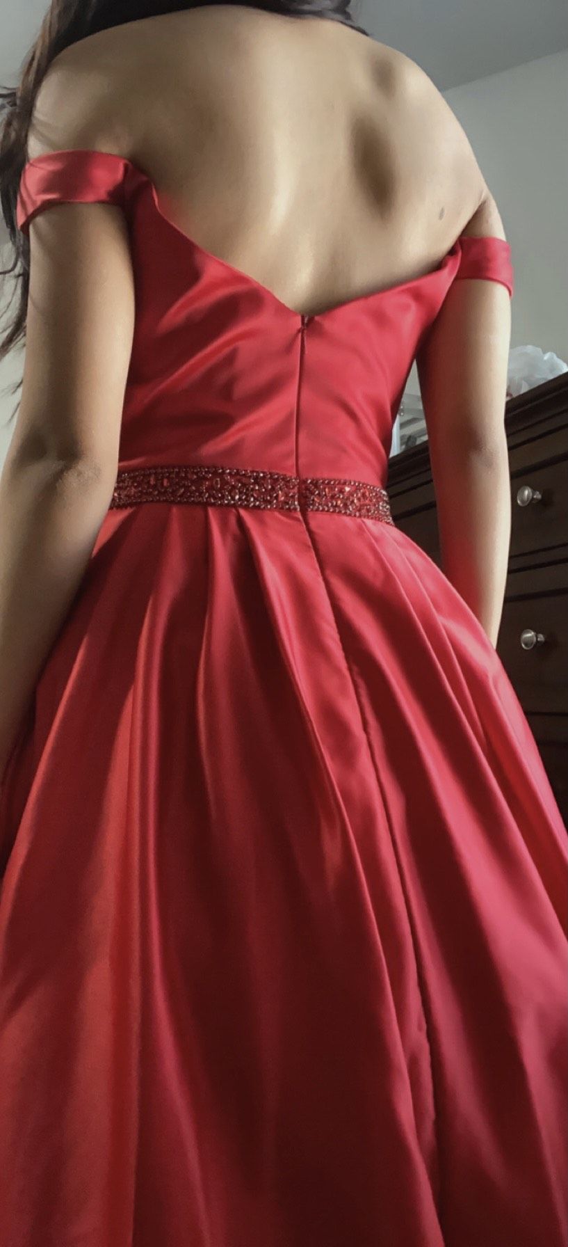 Size 2 Prom Off The Shoulder Sequined Red Ball Gown on Queenly