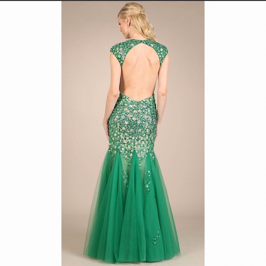 Size 0 Prom Cap Sleeve Green Floor Length Maxi on Queenly