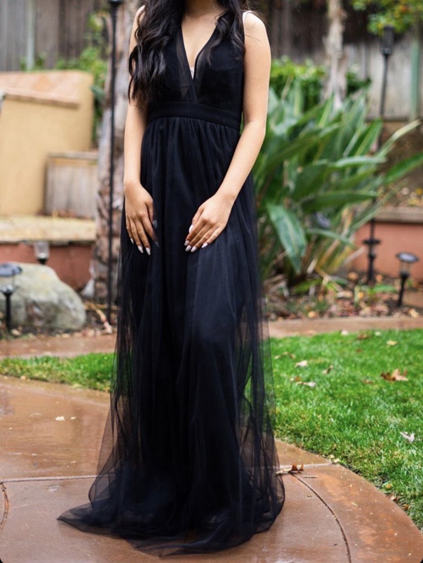BCBG Size 0 Prom Plunge Black A-line Dress on Queenly