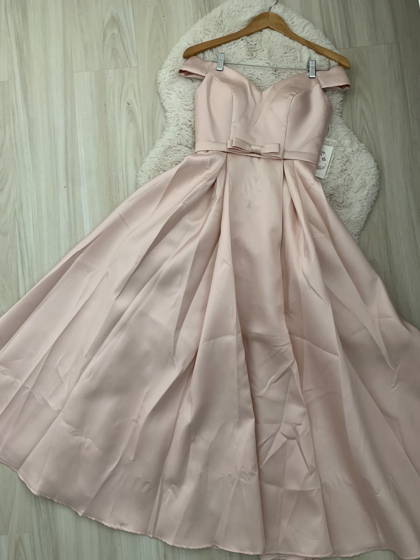 Size 0 Prom Off The Shoulder Satin Pink A-line Dress on Queenly