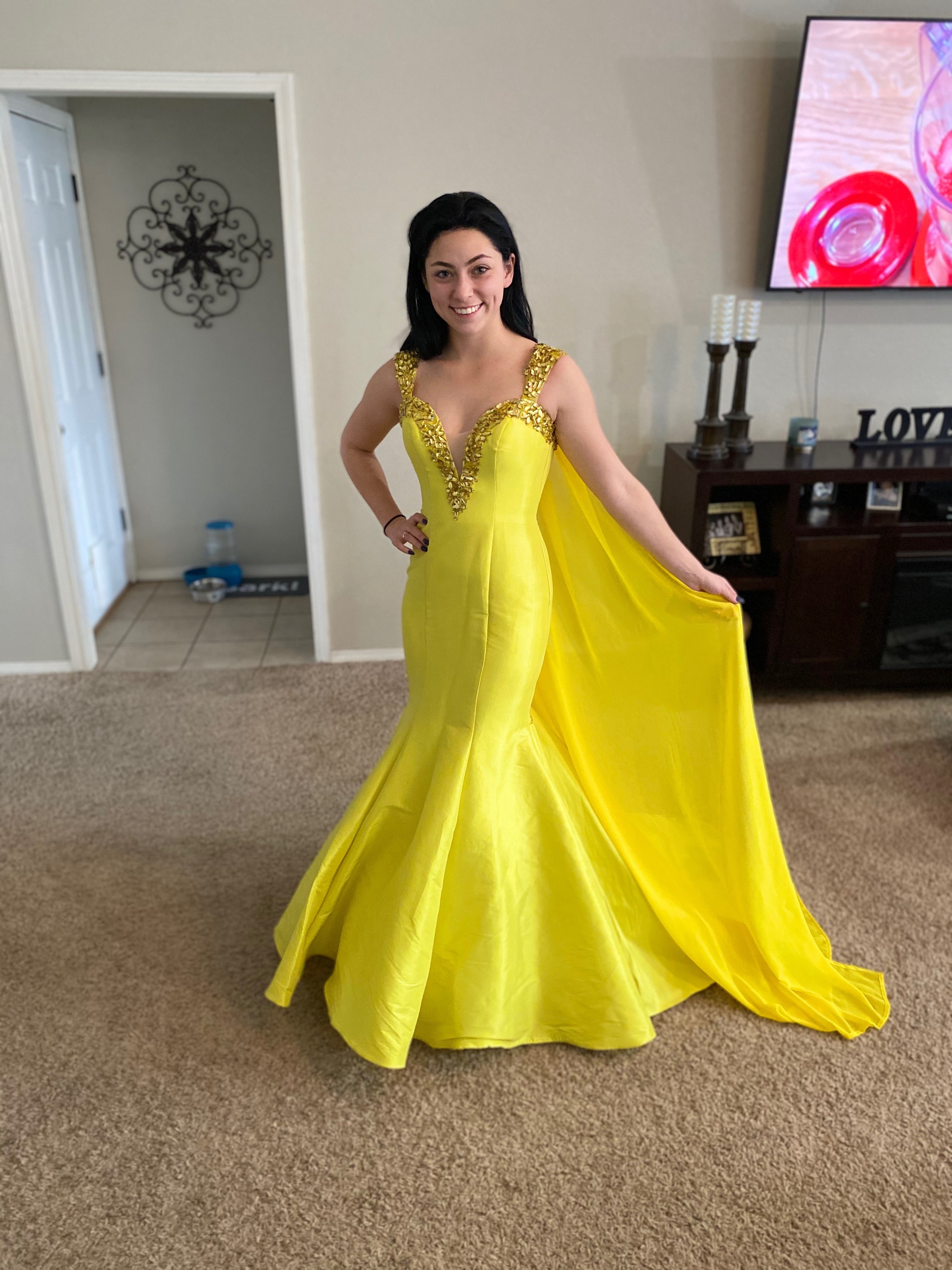 Size 4 Prom Plunge Yellow Mermaid Dress on Queenly