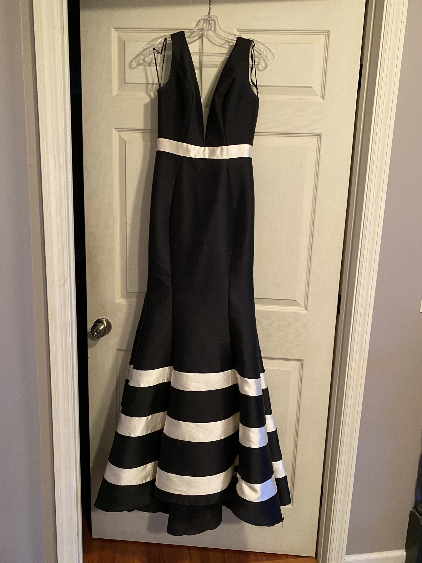 Mac Duggal Size 4 Black Ball Gown on Queenly