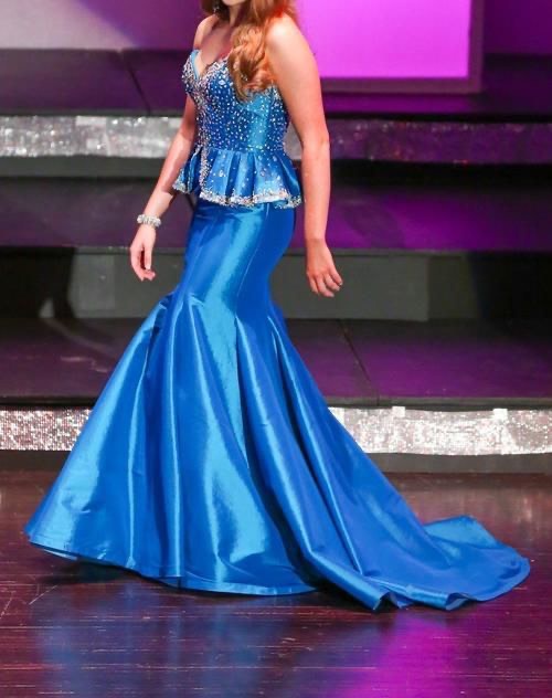 Mac Duggal Size 4 Blue Dress With Train on Queenly