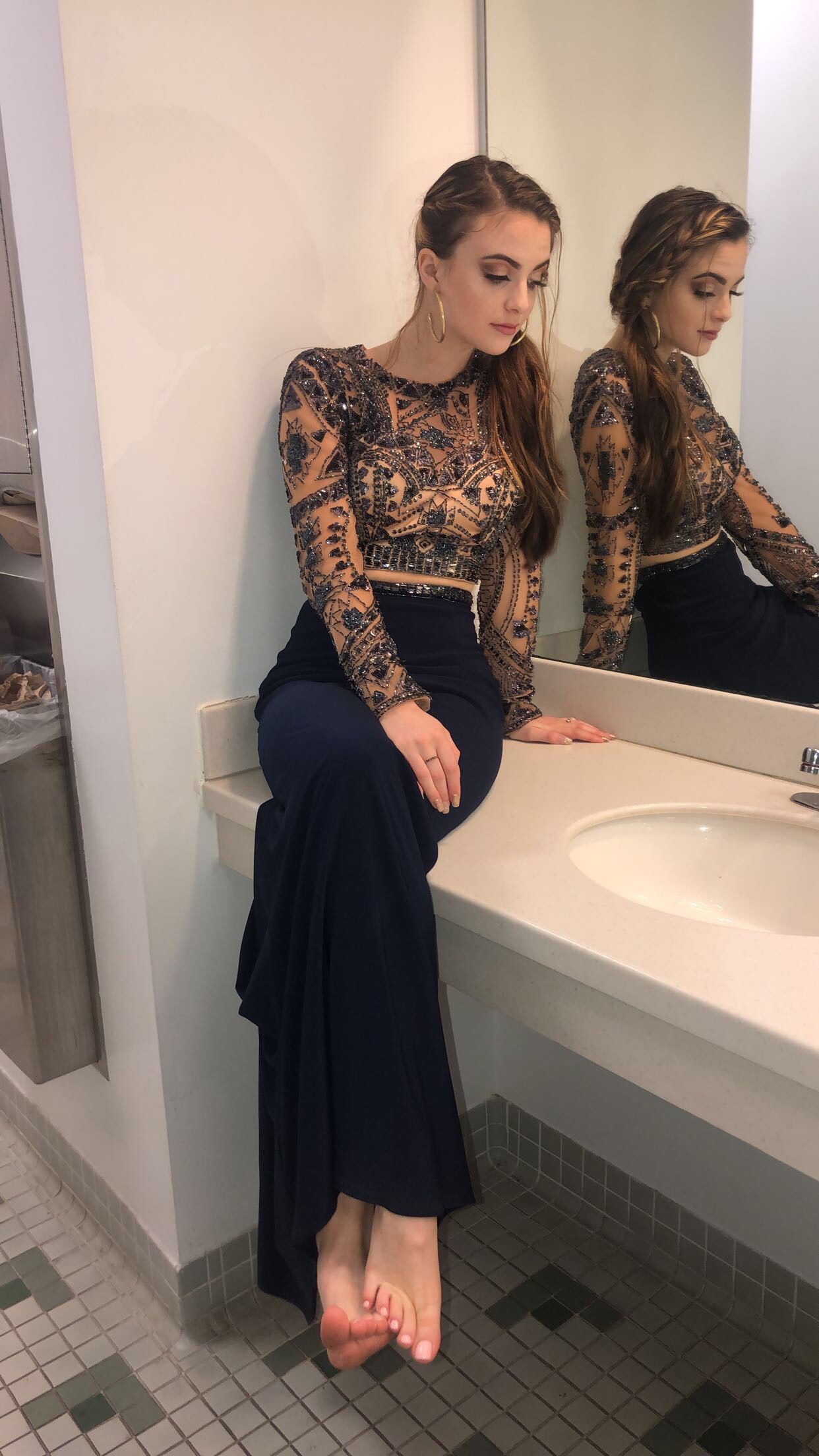 Sherri Hill Size 0 Prom Long Sleeve Sequined Navy Blue Dress With Train on Queenly