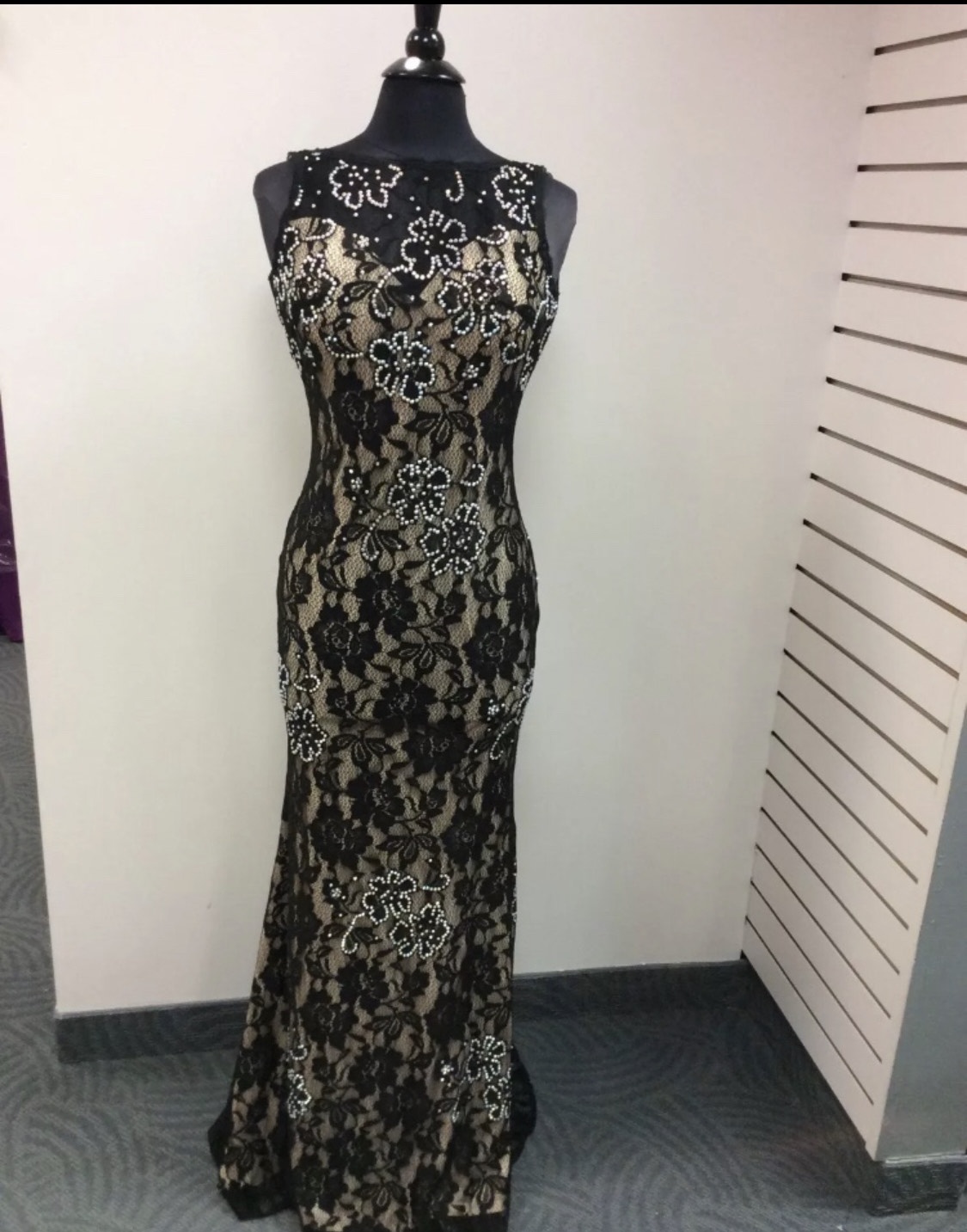 Size 2 Prom Lace Black Floor Length Maxi on Queenly