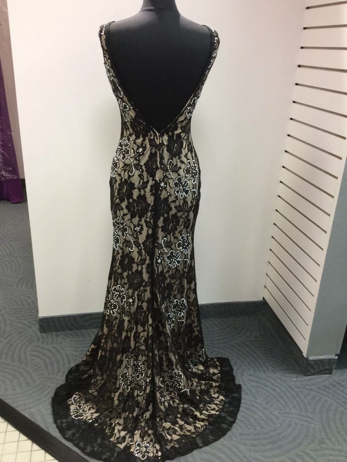Size 2 Prom Lace Black Floor Length Maxi on Queenly