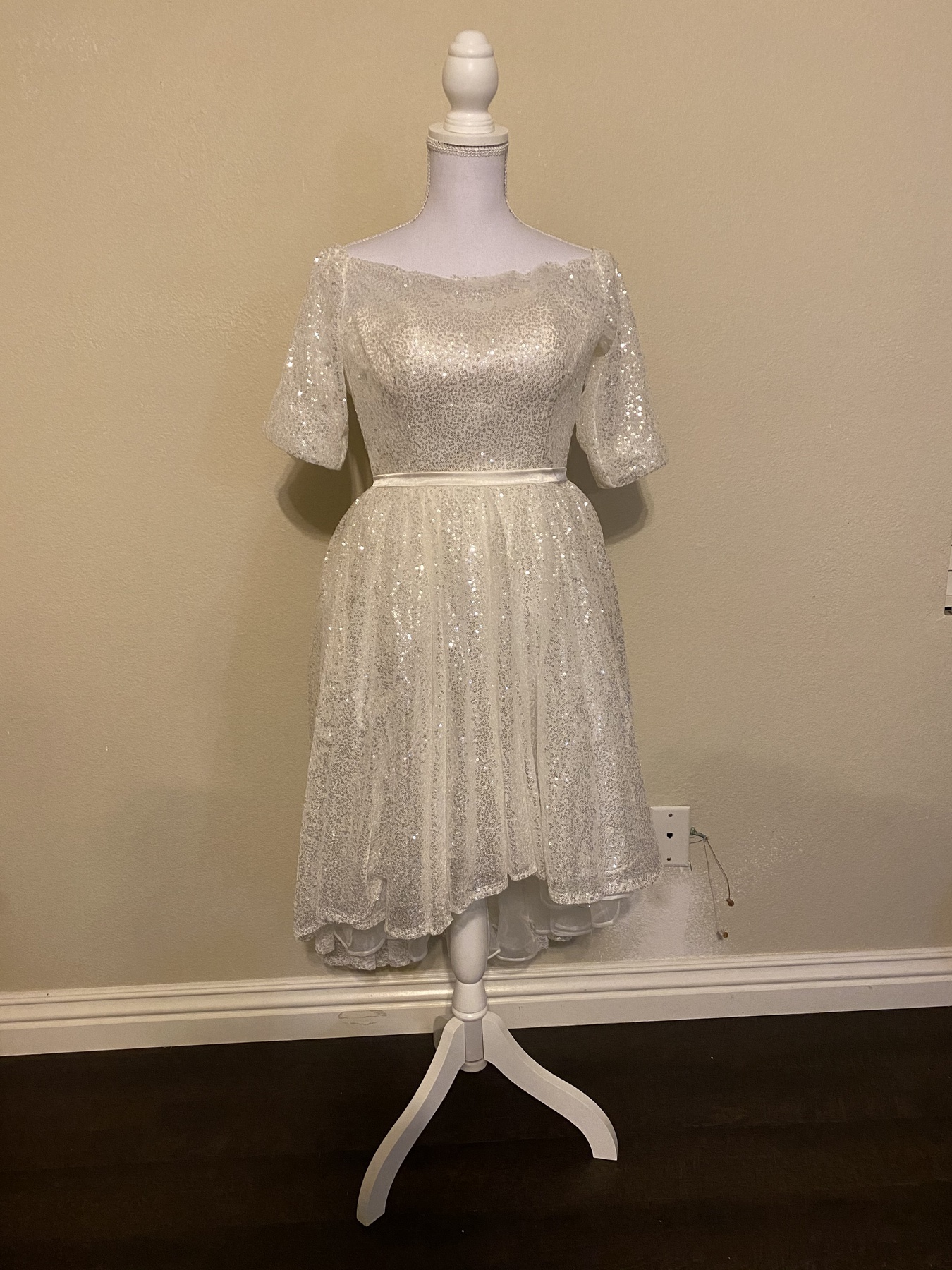 Size 0 Prom White Cocktail Dress on Queenly