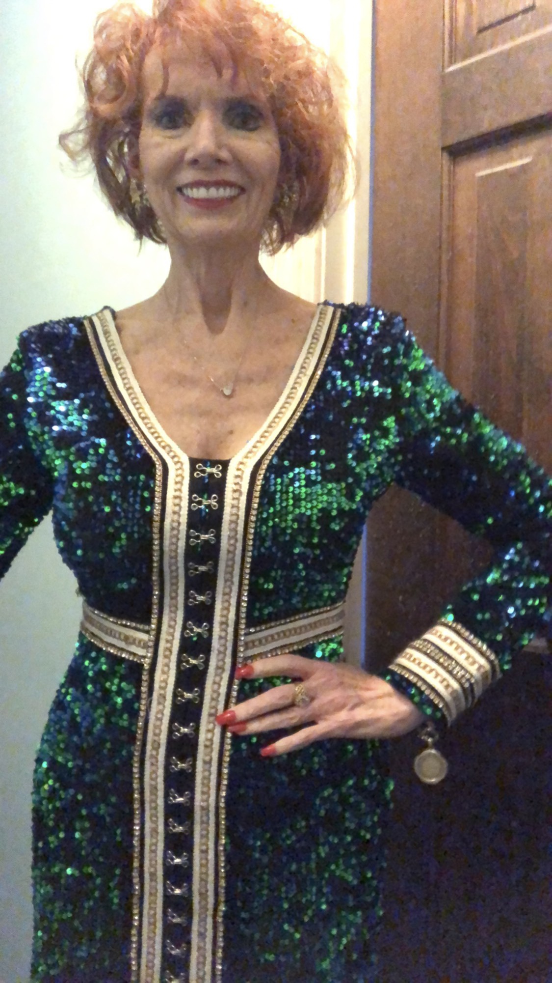 Size 4 Sequined Green Cocktail Dress on Queenly
