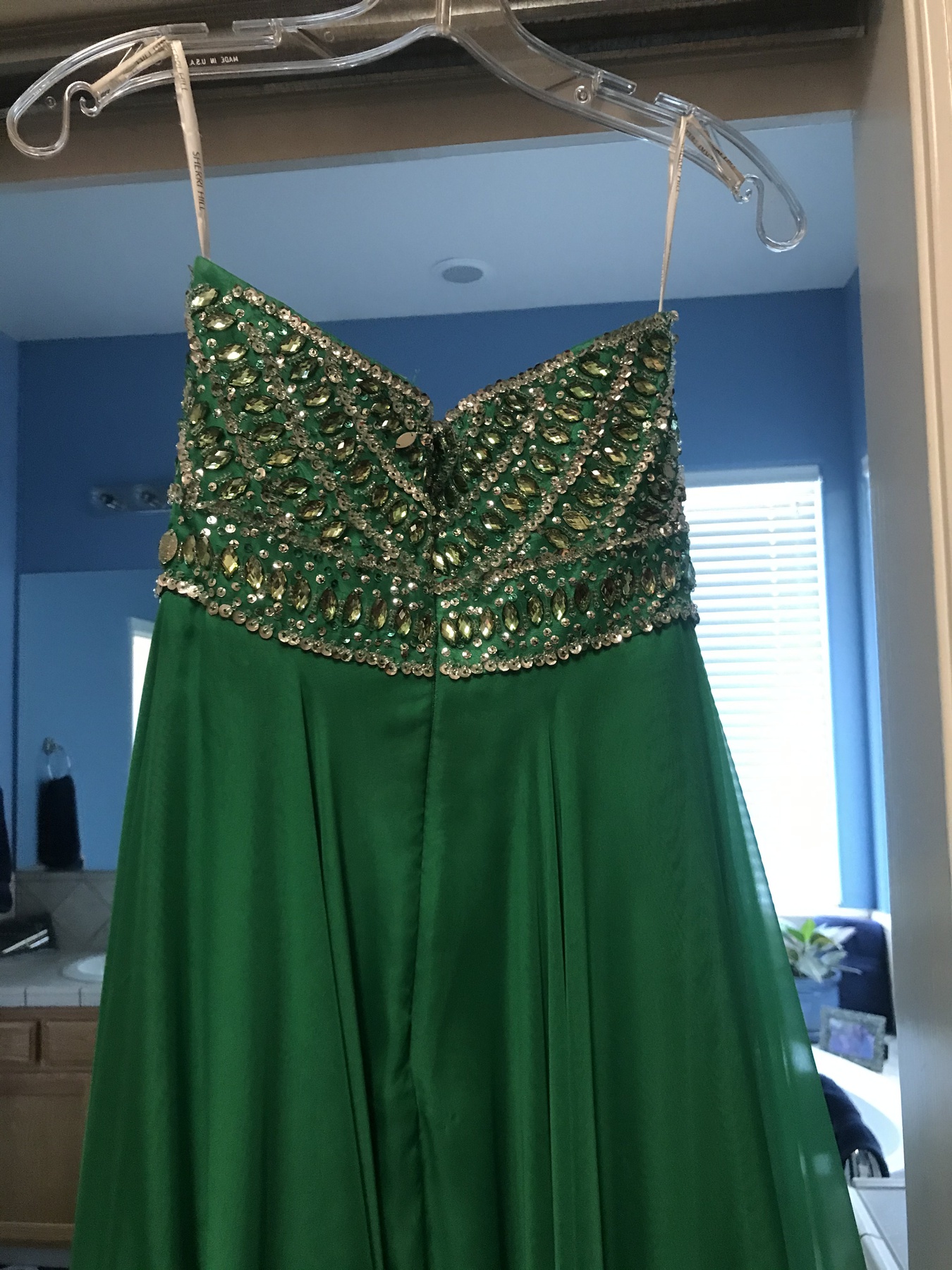 Sherri Hill Green Size 0 Medium Height A-line Dress on Queenly