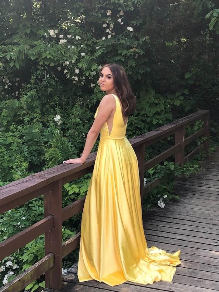 Size 4 Prom Plunge Satin Yellow Side Slit Dress on Queenly