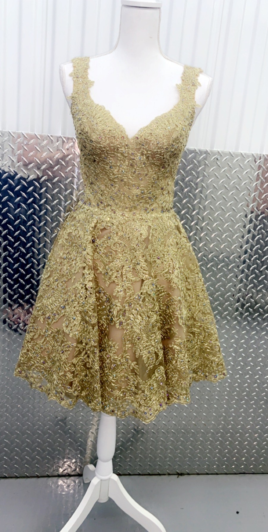 Sherri Hill Size 4 Homecoming Lace Gold Cocktail Dress on Queenly