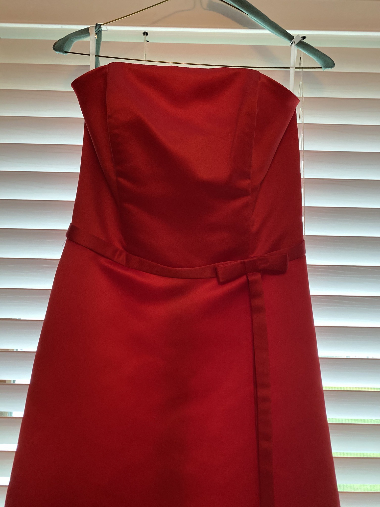 Size 4 Homecoming Satin Red Cocktail Dress on Queenly