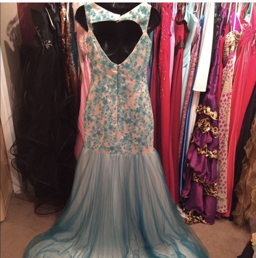 Size 4 Prom Lace Light Blue Mermaid Dress on Queenly