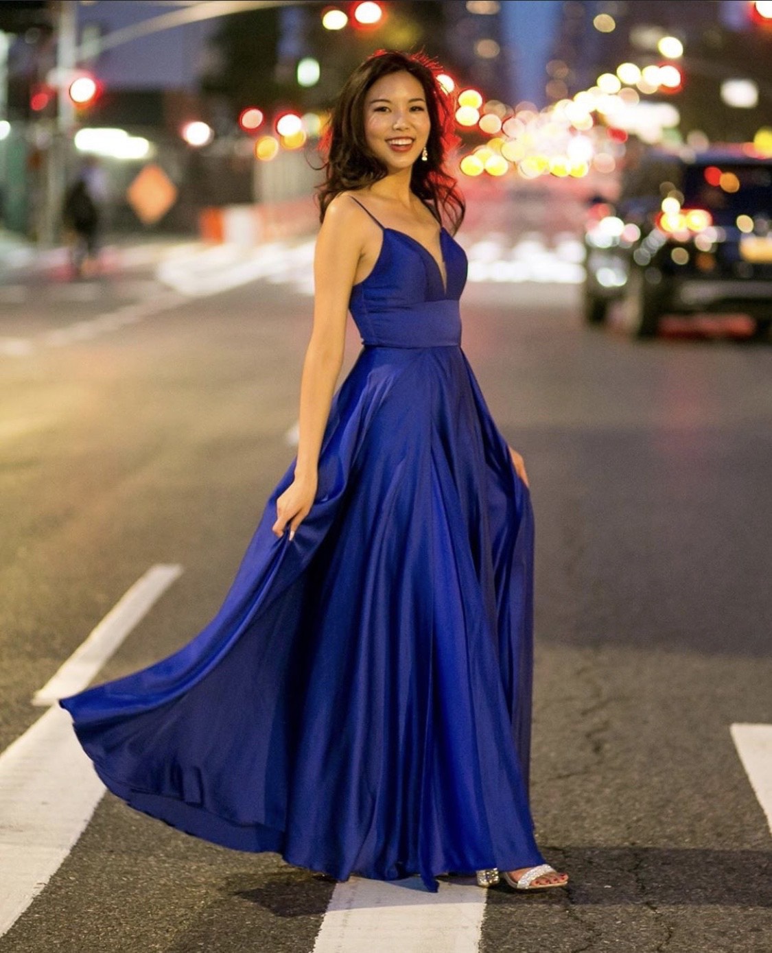 Size 4 Prom Plunge Royal Blue Side Slit Dress on Queenly