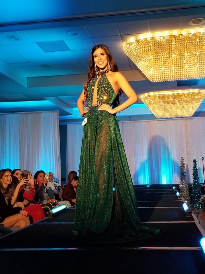 Size 4 Pageant Halter Sequined Emerald Green Ball Gown on Queenly