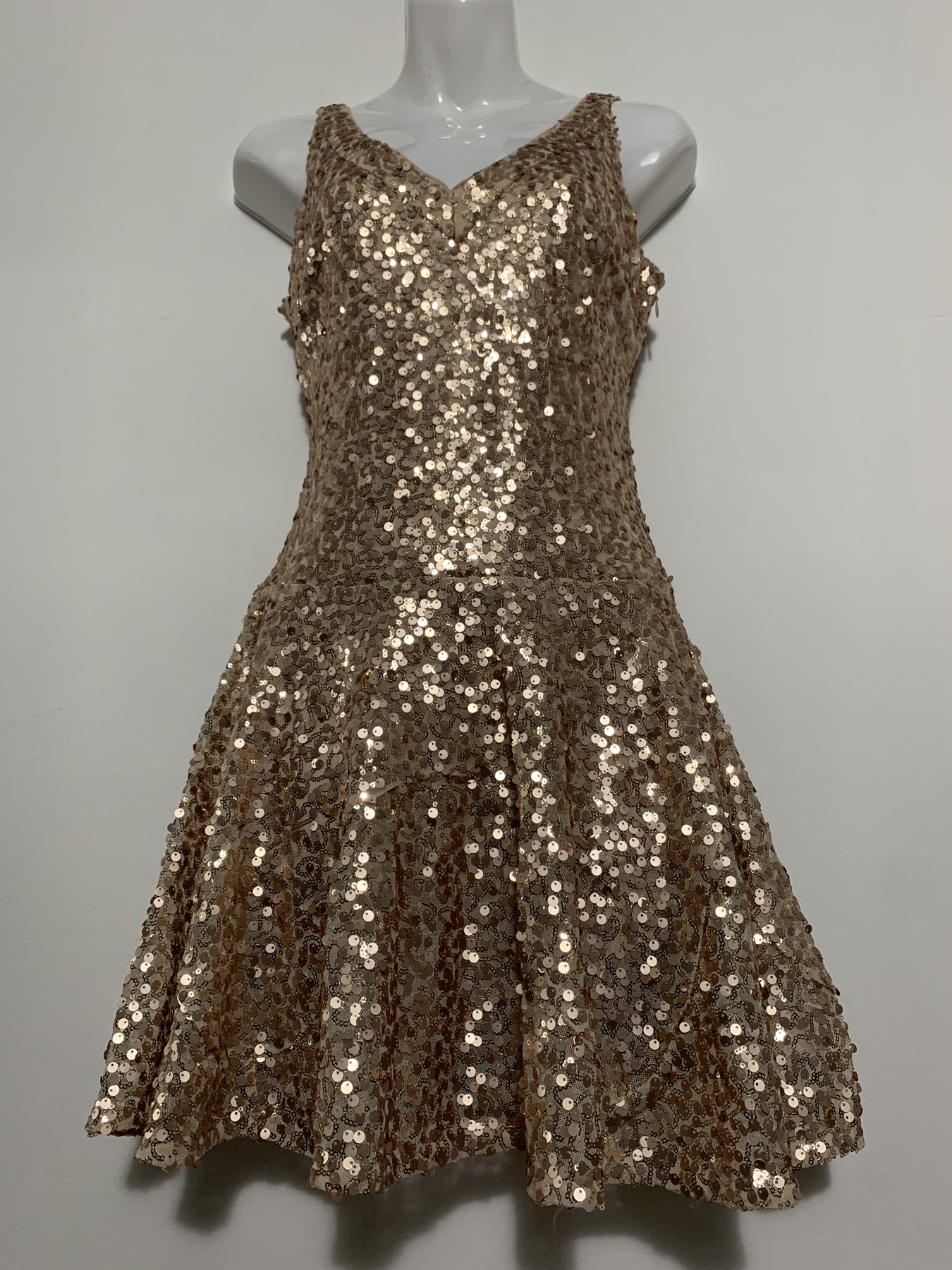 Size 0 Homecoming Sequined Gold Cocktail Dress on Queenly