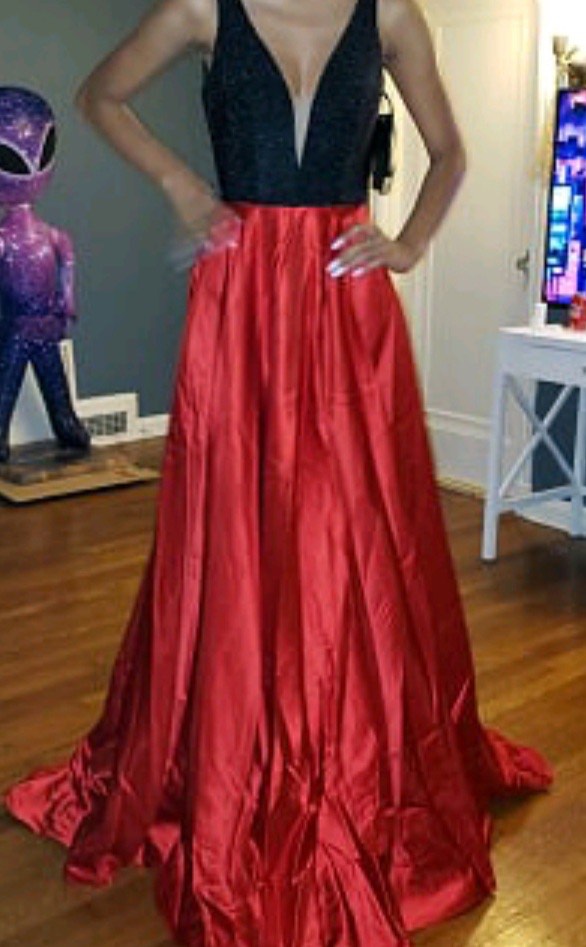 Size 2 Prom Plunge Satin Red A-line Dress on Queenly