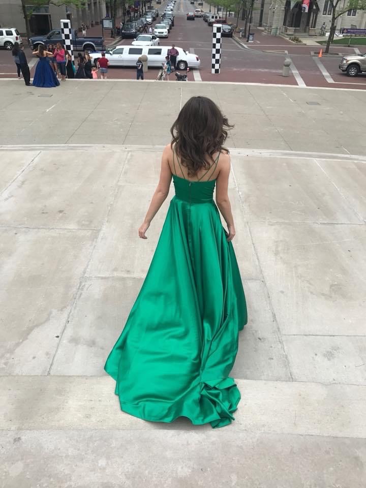 Size 00 Prom Satin Emerald Green A-line Dress on Queenly