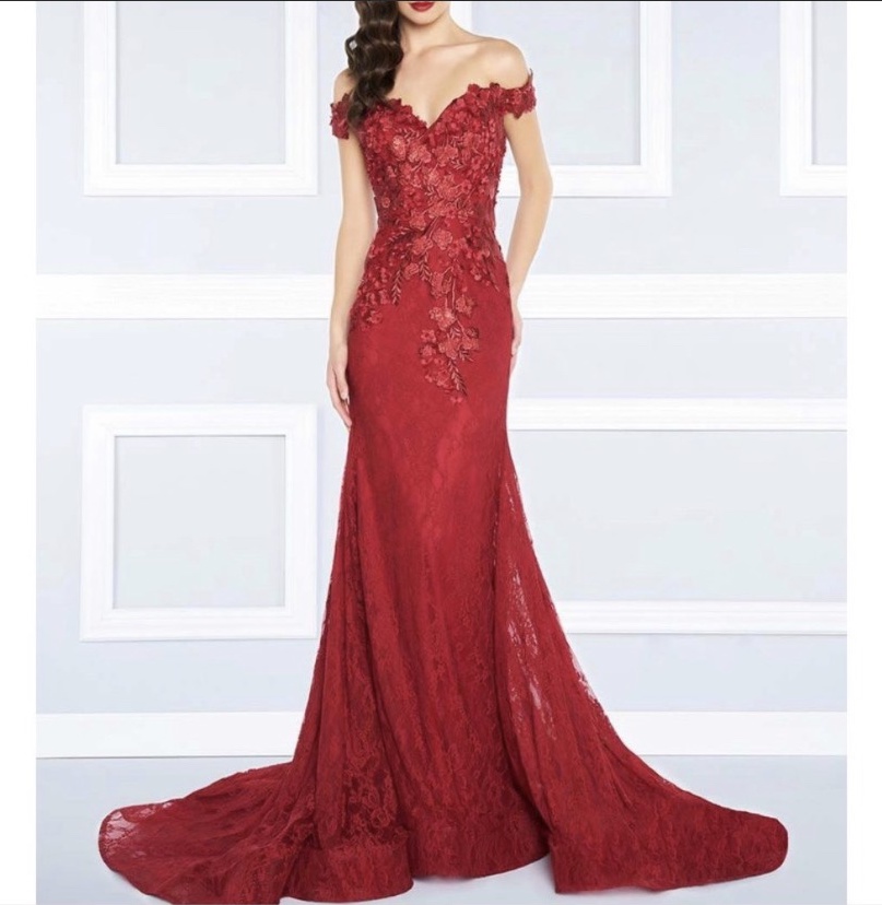 Size 4 Prom Off The Shoulder Lace Red Mermaid Dress on Queenly