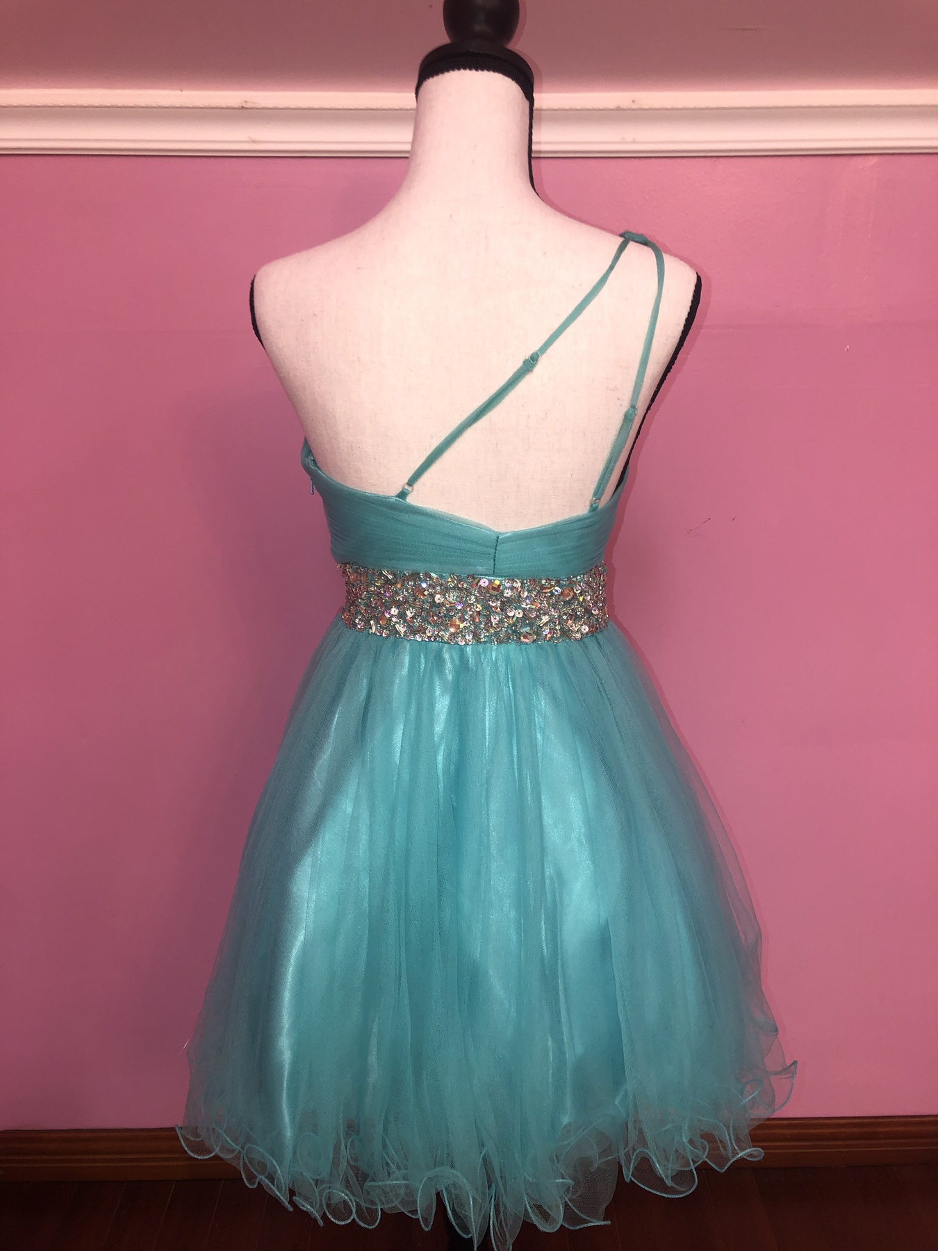 Size 4 Prom One Shoulder Sequined Blue Cocktail Dress on Queenly