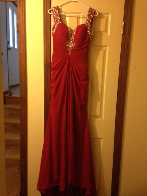 Size 6 Prom Sequined Red Cocktail Dress on Queenly