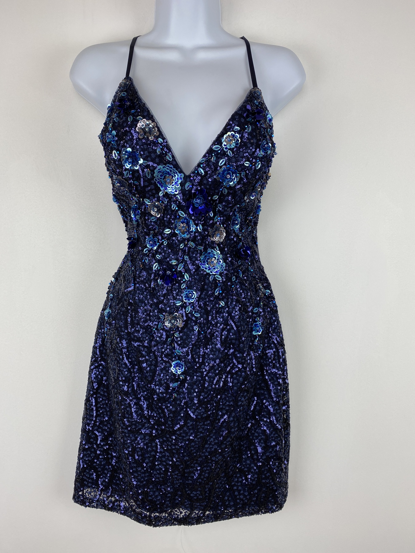 Size 2 Sequined Blue Cocktail Dress on Queenly