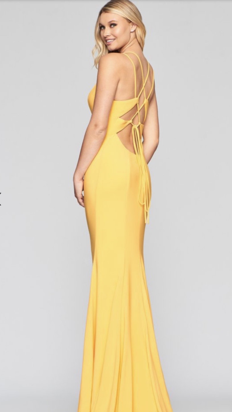Size 2 Prom Plunge Yellow Mermaid Dress on Queenly
