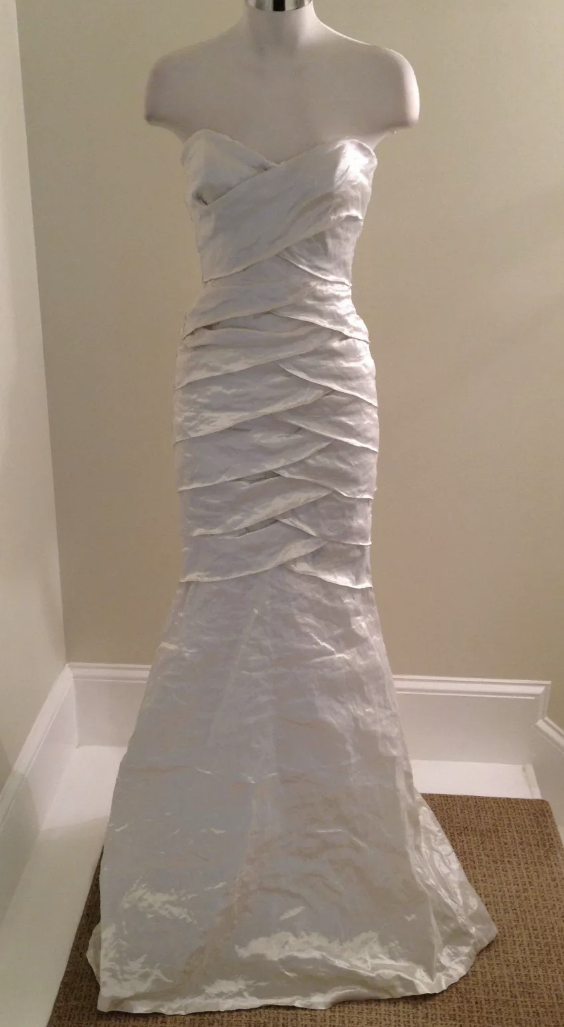 Nicole Miller Size 0 Wedding Strapless White Mermaid Dress on Queenly