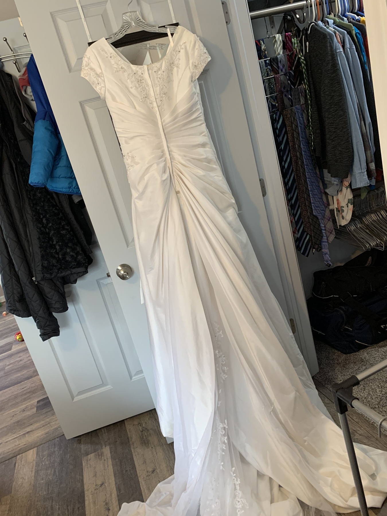Size 6 Wedding White A-line Dress on Queenly
