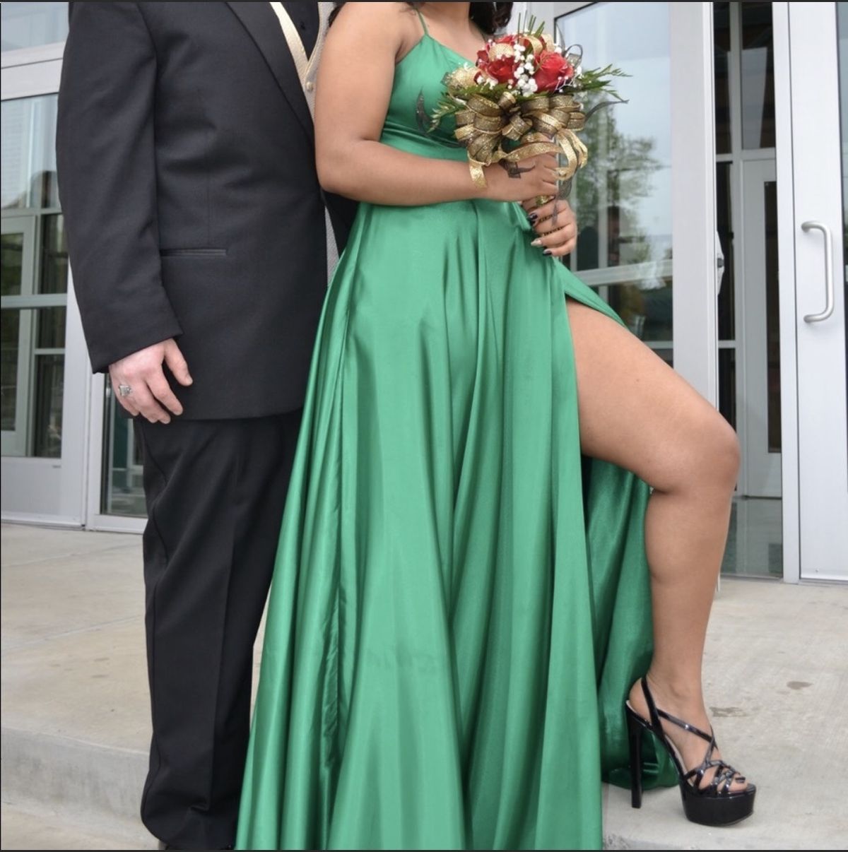 Sherri Hill Size 6 Prom Satin Emerald Green A-line Dress on Queenly