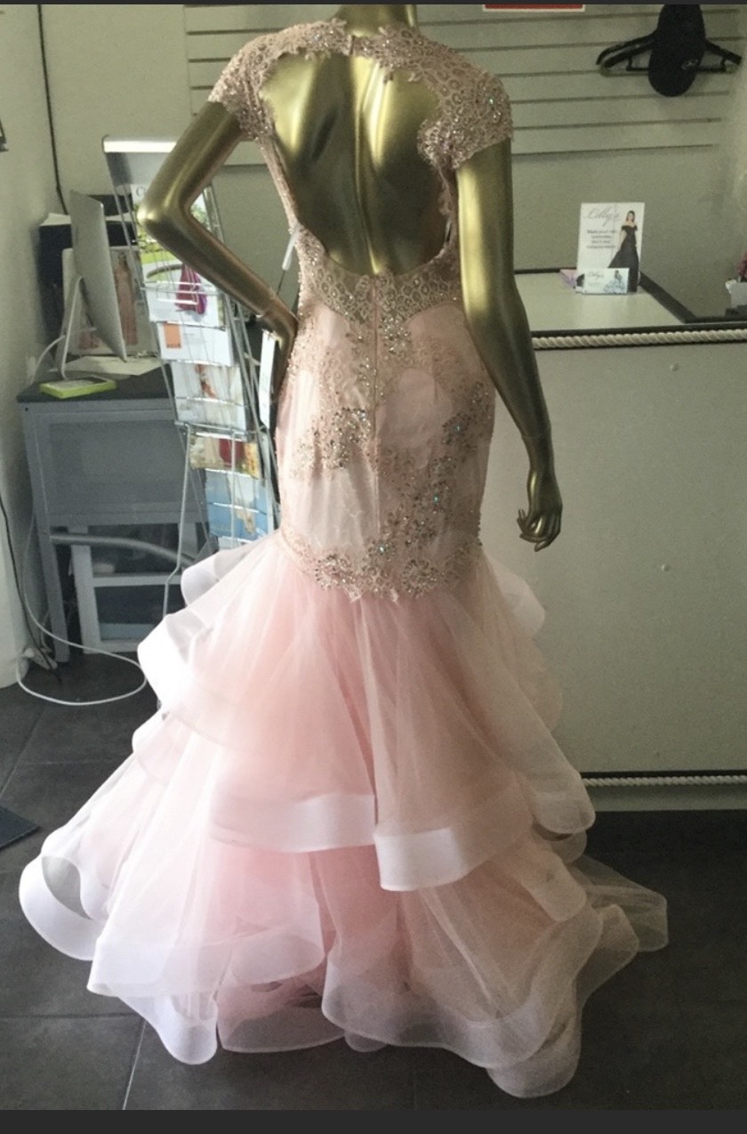 Size 0 Lace Pink Mermaid Dress on Queenly