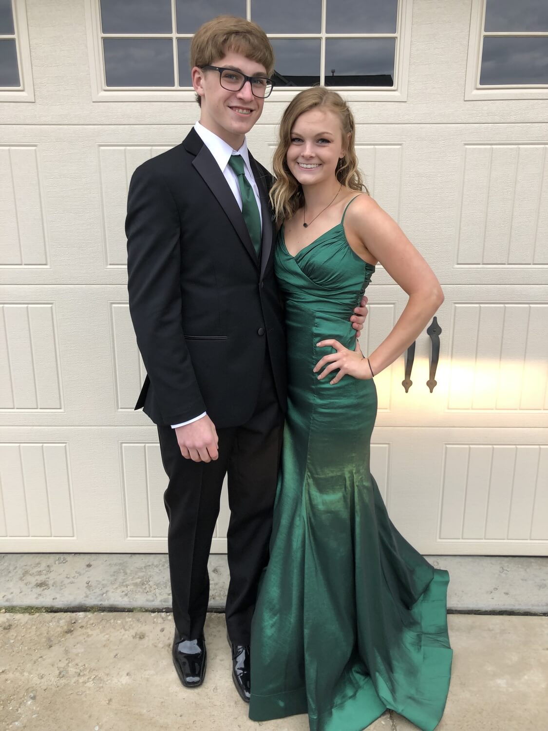 Size 2 Prom Satin Green Mermaid Dress on Queenly