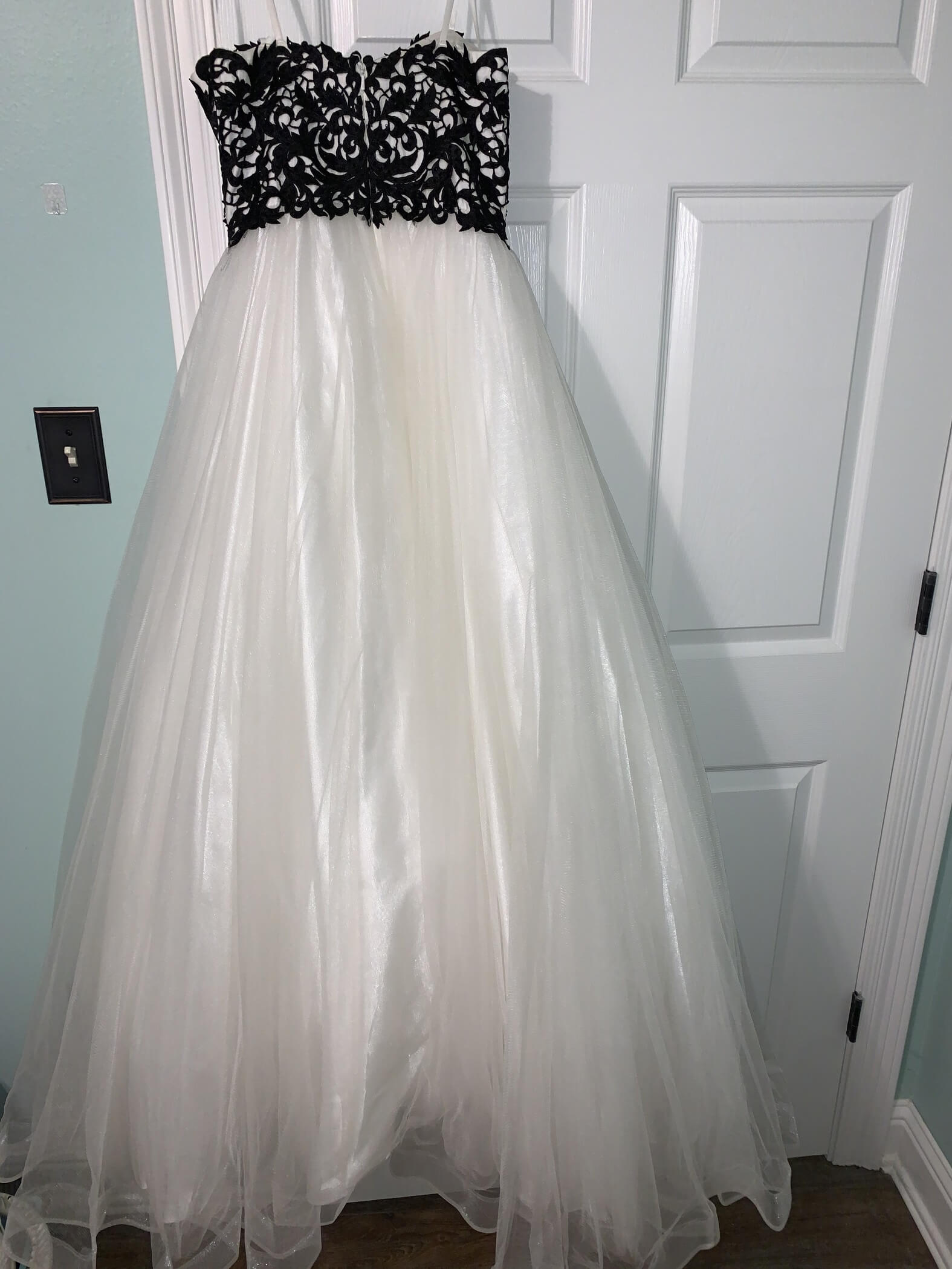 Size 8 Prom Strapless Lace White Ball Gown on Queenly