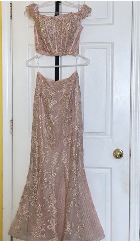 Sherri Hill Size 4 Prom Off The Shoulder Lace Rose Gold Mermaid Dress on Queenly