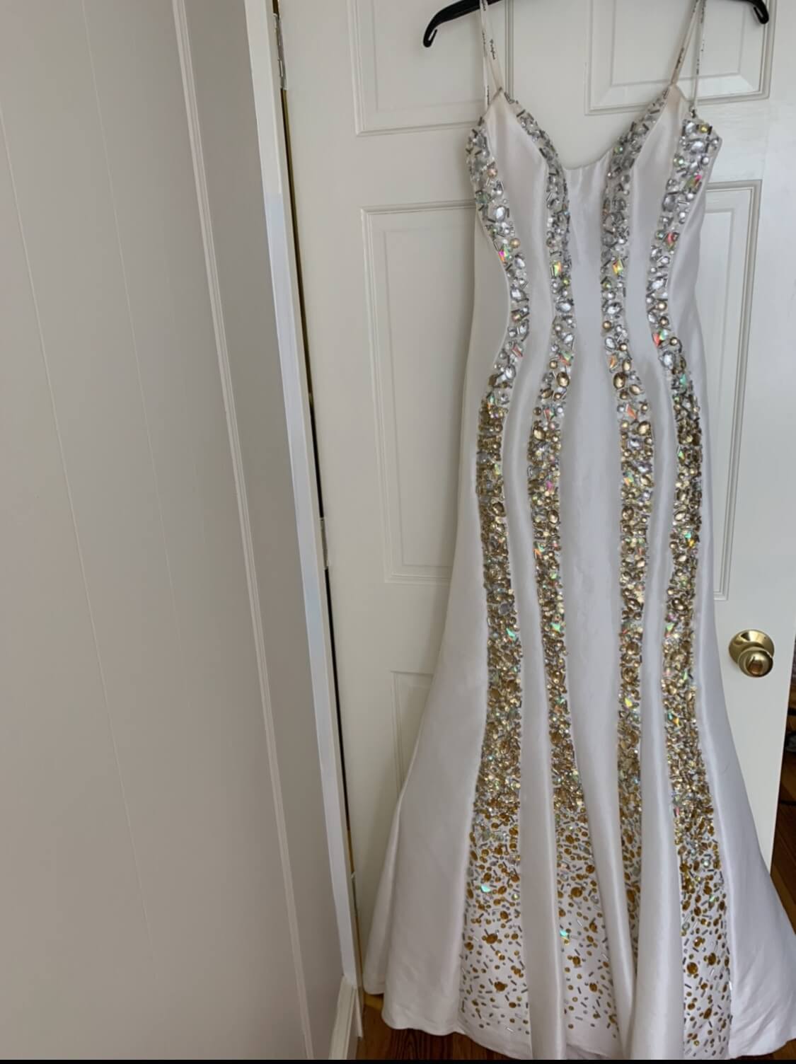 Size 6 Prom Sequined White Ball Gown on Queenly
