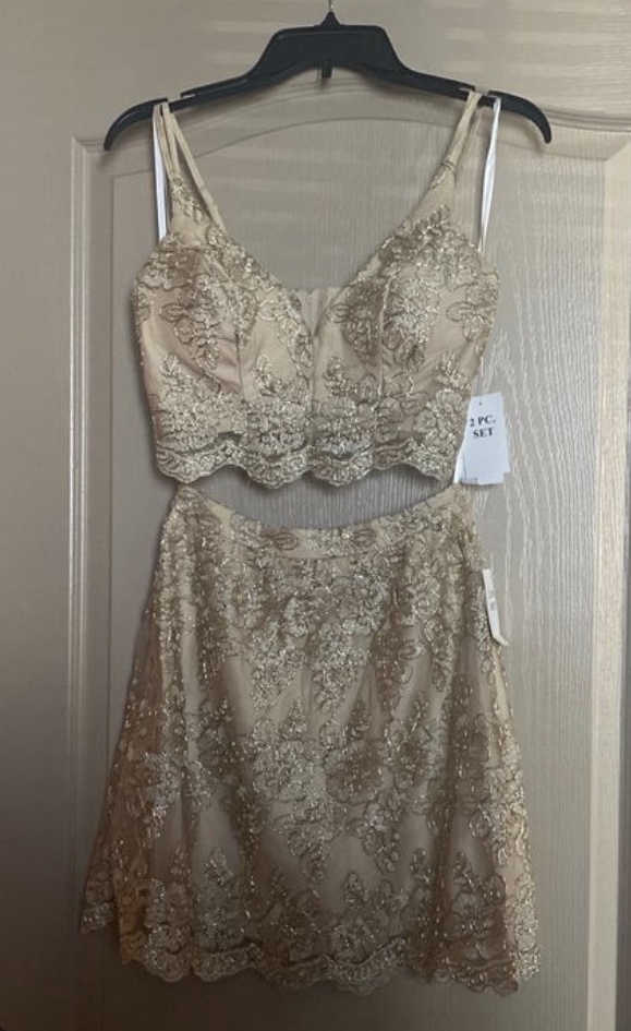 Size 2 Nightclub Gold Cocktail Dress on Queenly