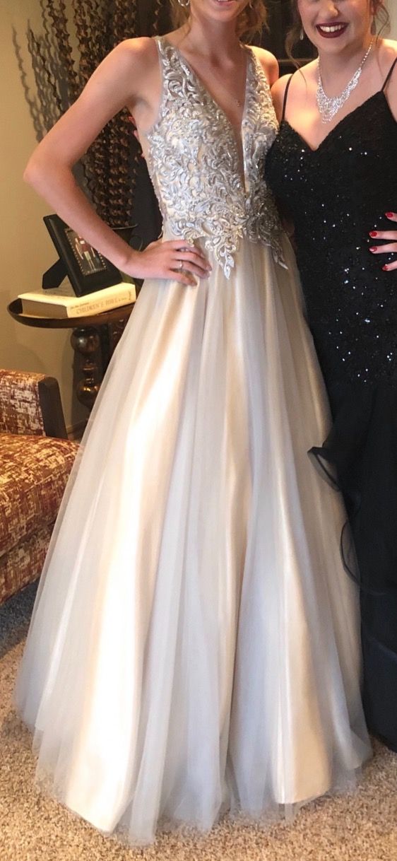 Size 2 Prom Plunge Nude Ball Gown on Queenly