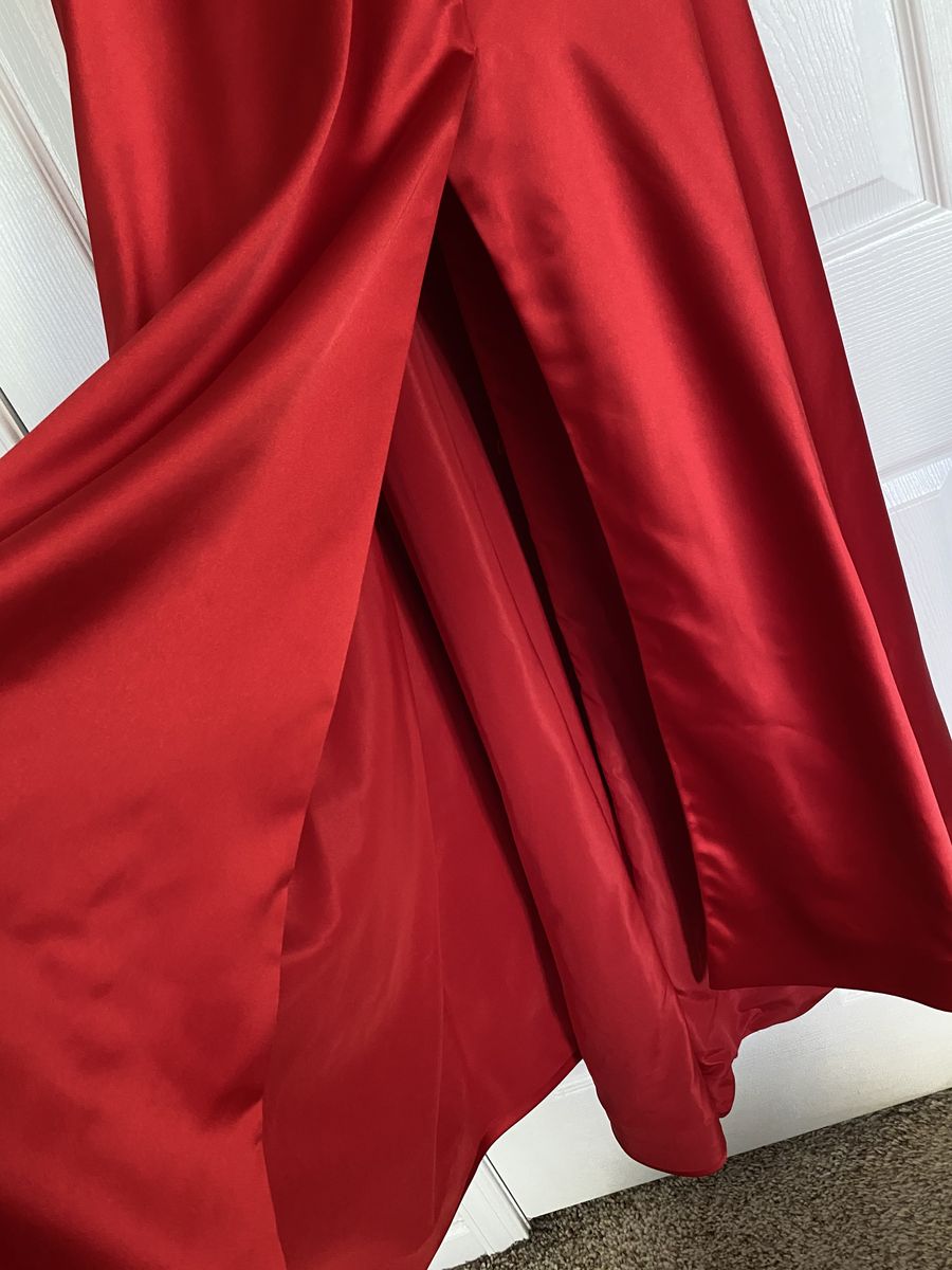 Size 0 Prom Plunge Satin Red Side Slit Dress on Queenly