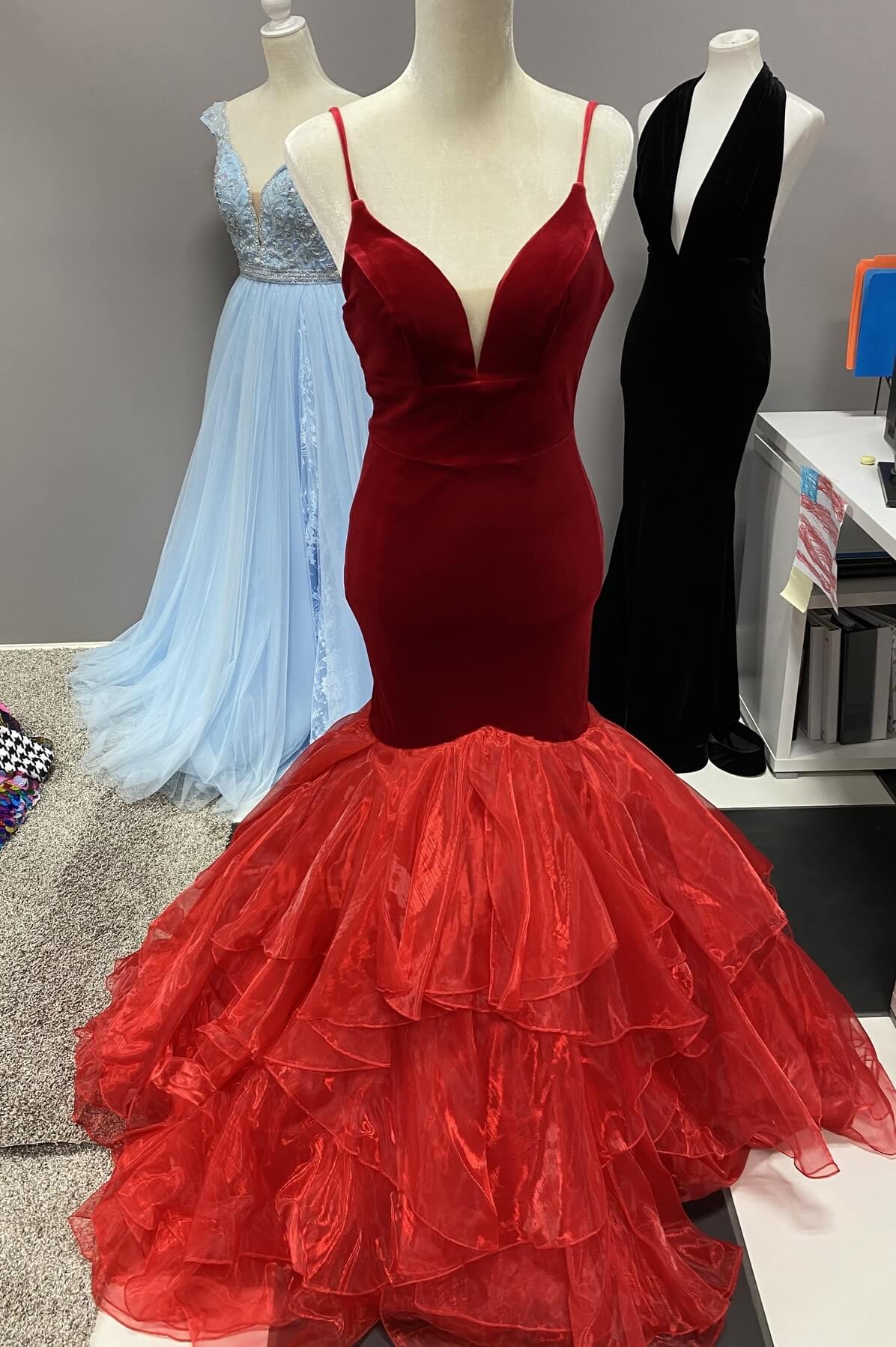 Size 0 Prom Plunge Red Mermaid Dress on Queenly